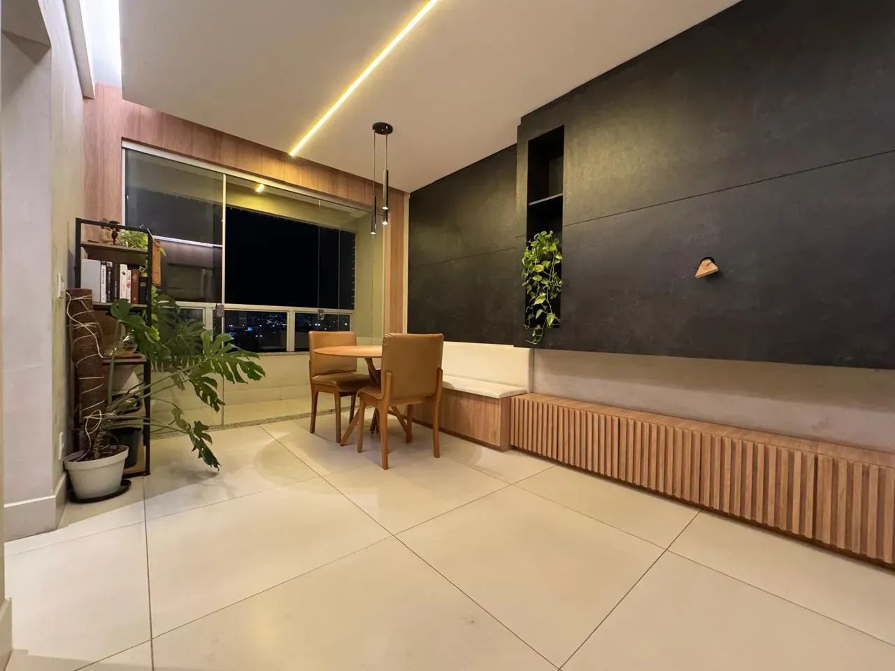 Apartamento de 2 quartos com 2 vagas