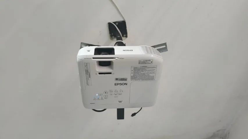 Projetor Epson PowerLite E20 + suporte de teto