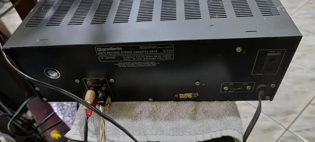 Tape Deck Gradiente D475. Ótimo estado e funcionando bem com manual original.
