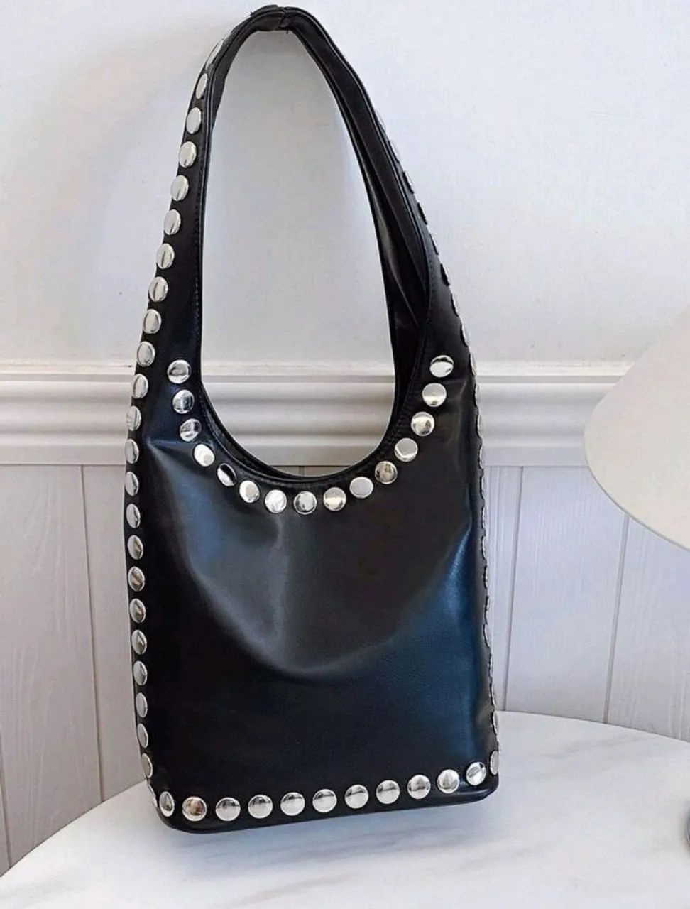 Bolsa Balde Feminina Com Rebites Estilo Punk Ombro Preta - Foto 3