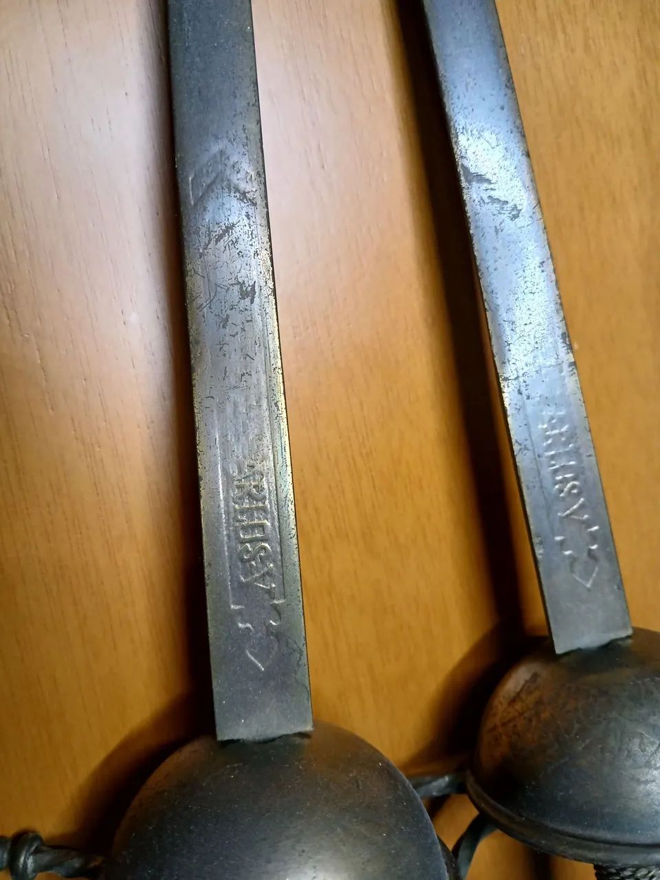 Espadas cruzadas Carlos V Toledo - Foto 2