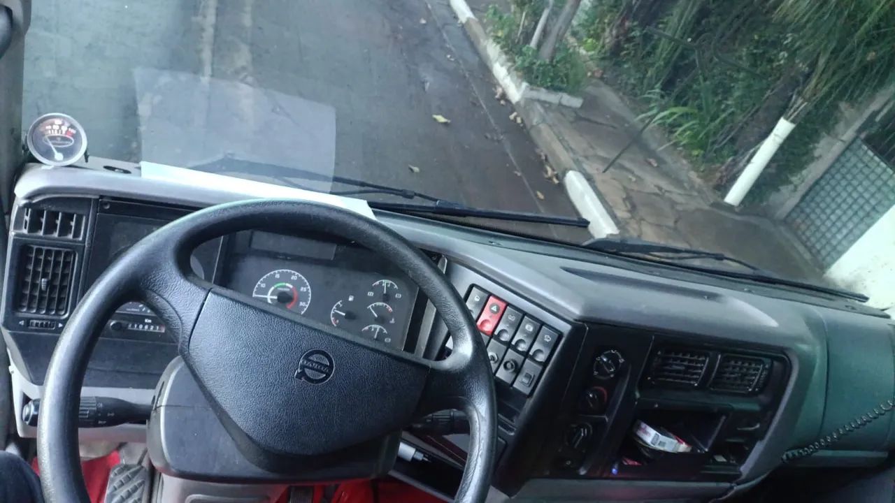 Volvo VM260 sider baixo KM - Foto 5