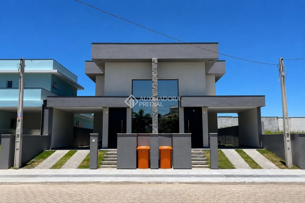 Excelente sobrado no Carianos NOVO