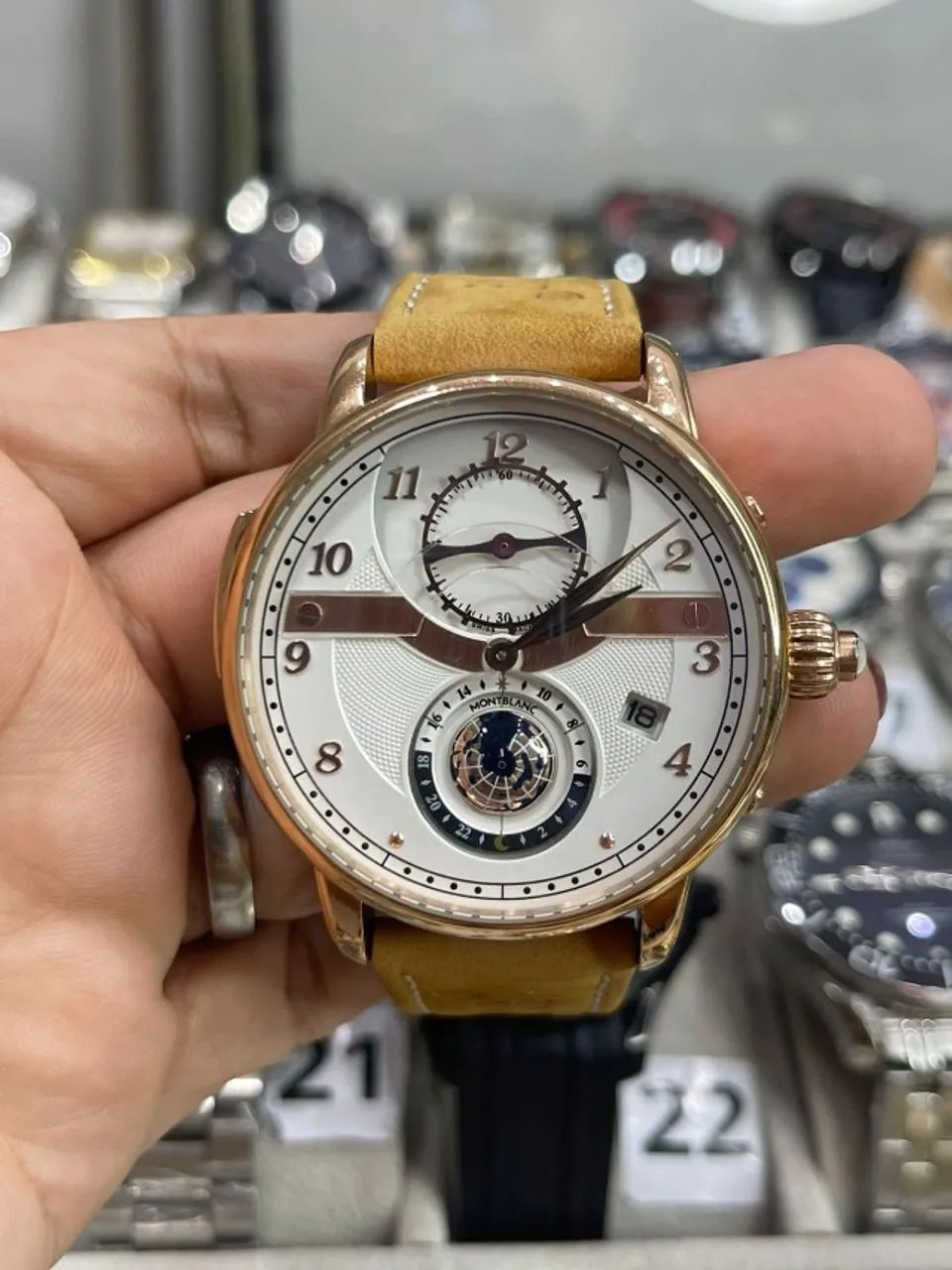 RELOGIO QUARTZO TODO FUNCIONAL COM PULSEIRA DE CAMURÇA