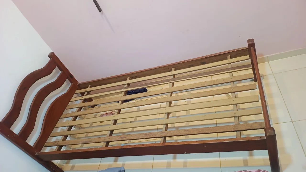 Cama rústicaa solteirão nova