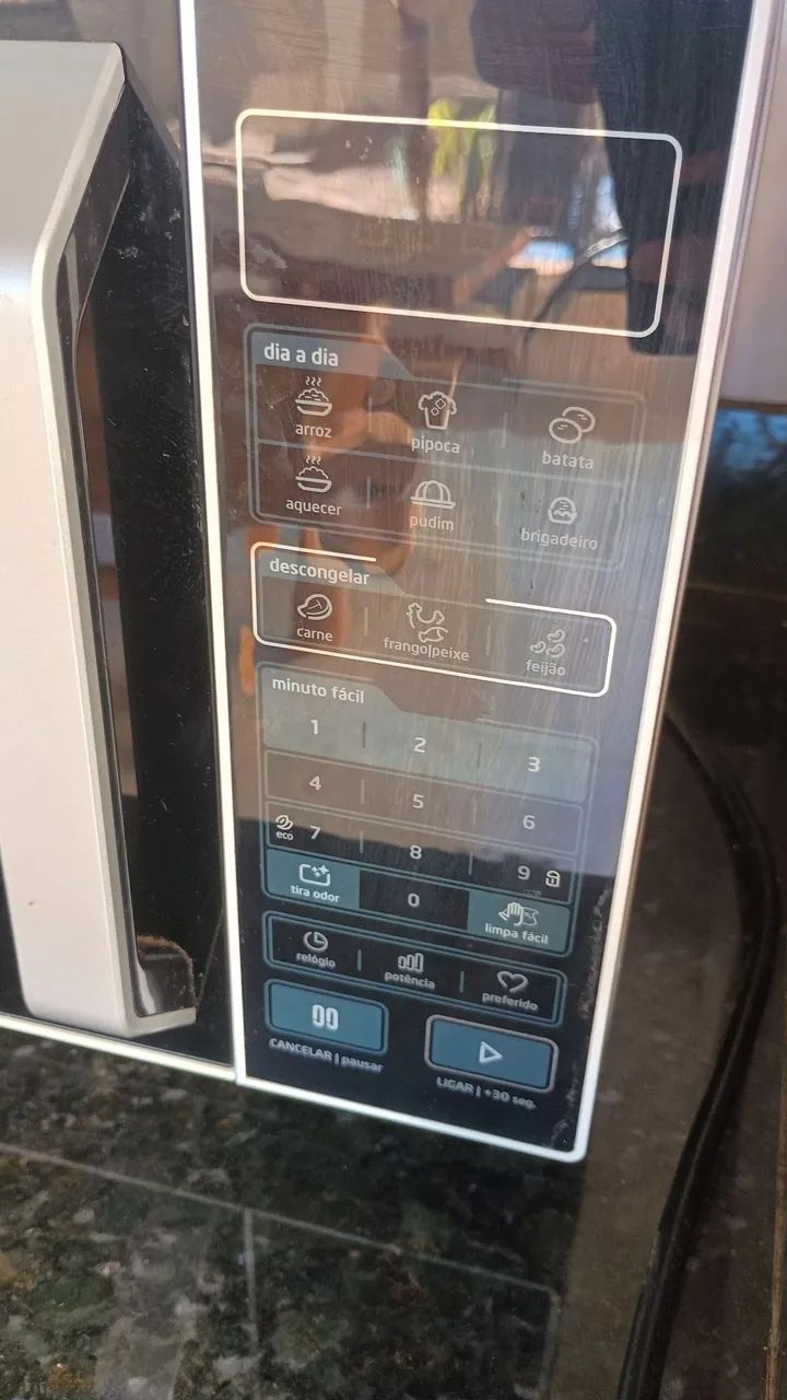 Micro-ondas Midea MRAS22 20 Litros - Branco/Preto - 220V - Foto 3