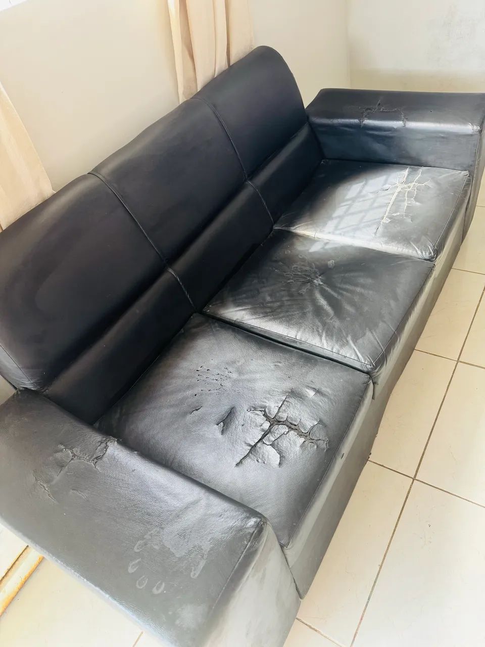 Sofá de courinho usado 