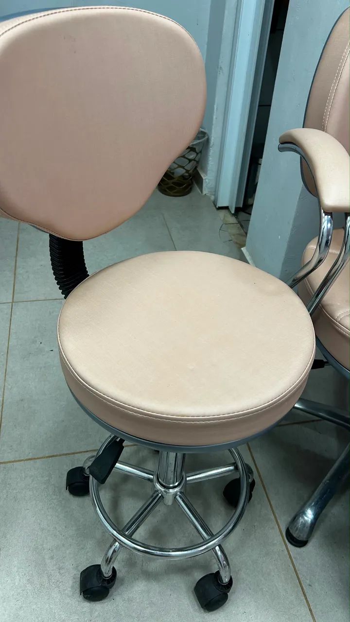 Cadeira profissional ergonômica + Banco auxiliar - Foto 4