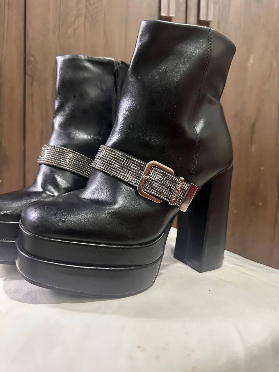 Bota salto plataforma  com fivela e strass Vizzano - Foto 5