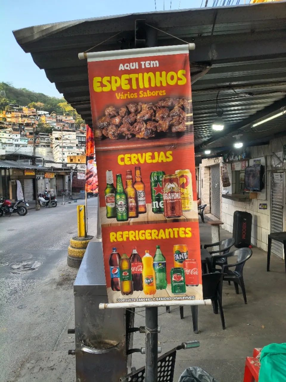Churrasqueira de espetinho com rodinhas e bainer