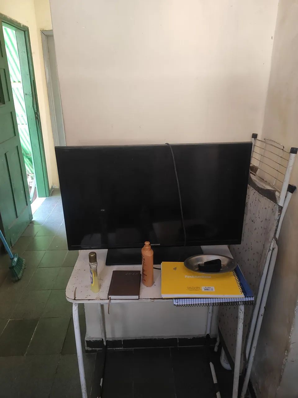 Tv 30/32 polegadas com defeito 