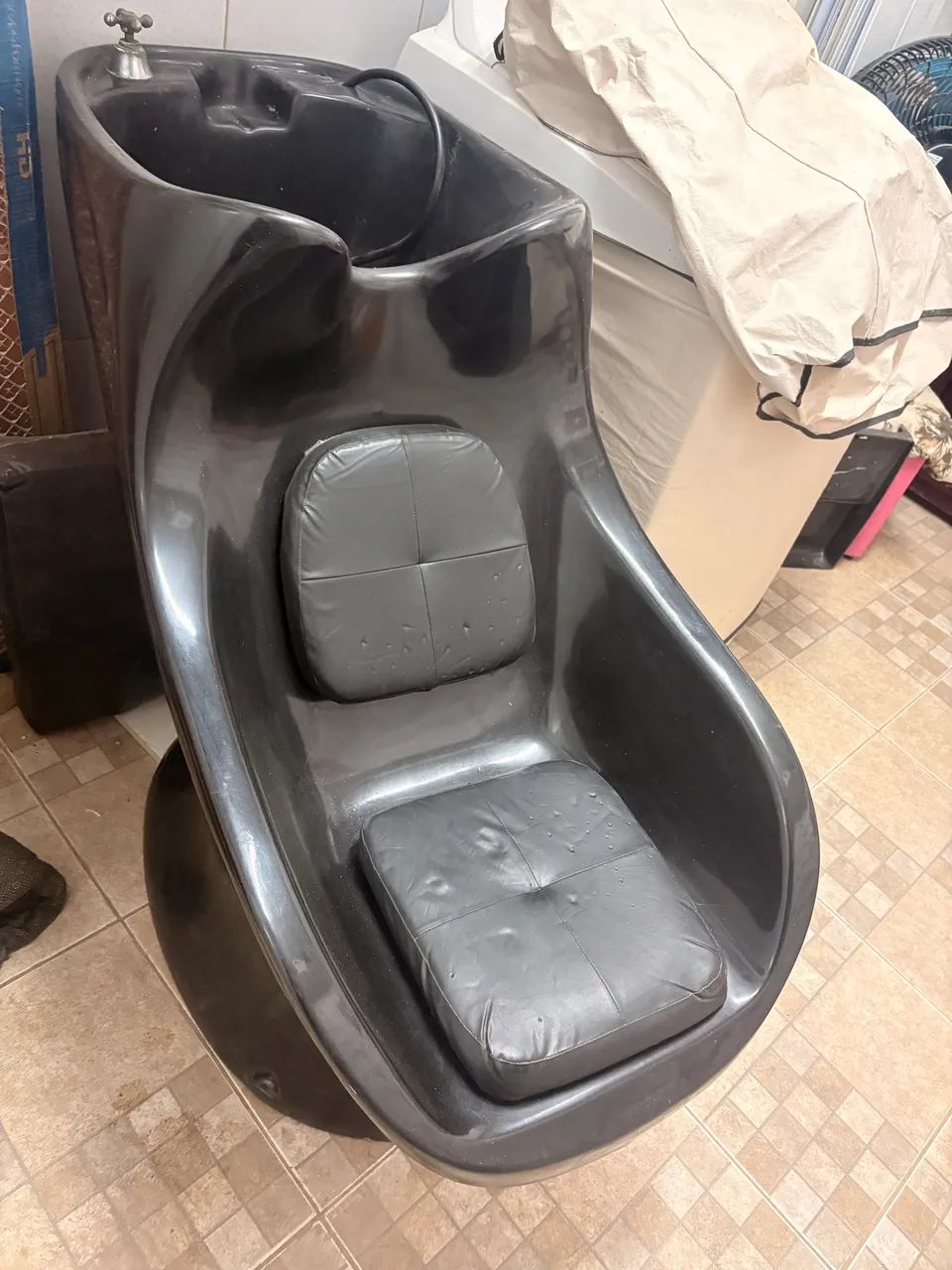 Vende-se cadeira e lavatório com aquecedor  - Foto 3