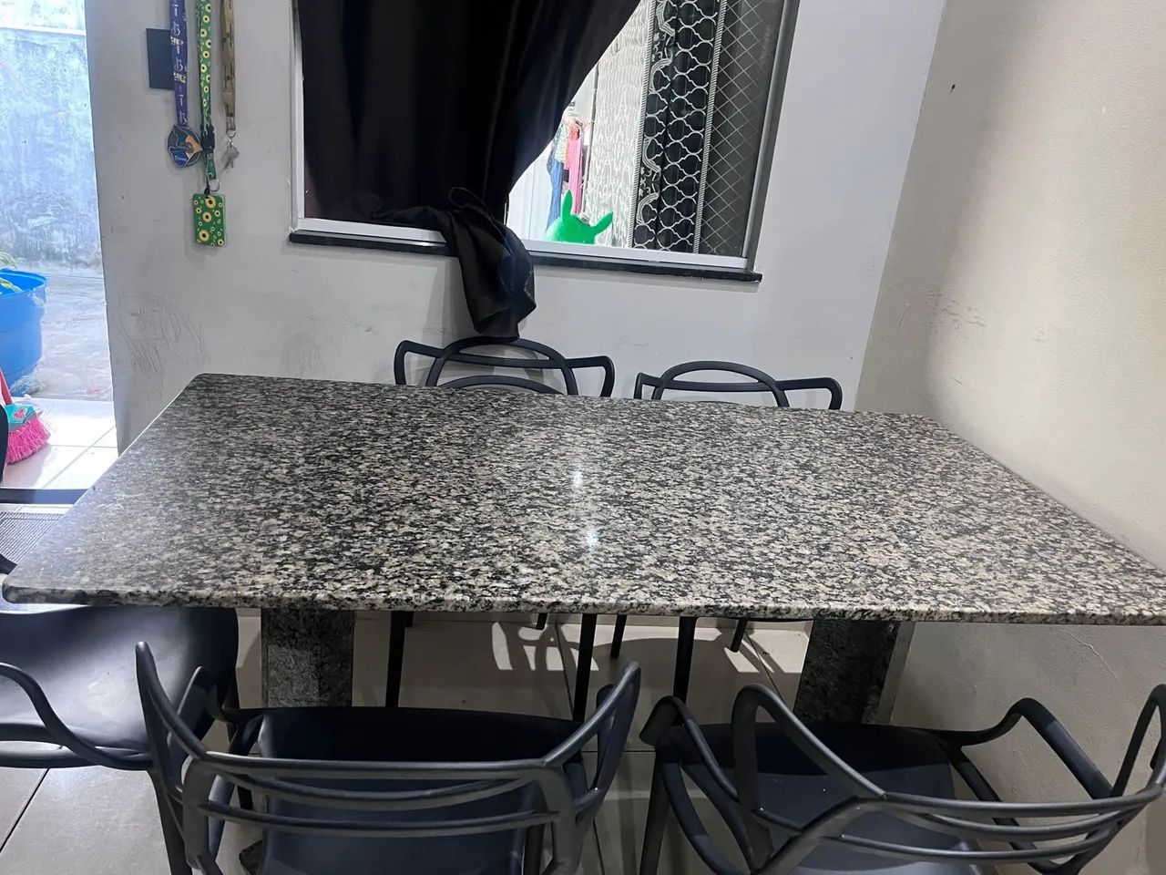 Mesa de mármore com 5 cadeiras  - Foto 3