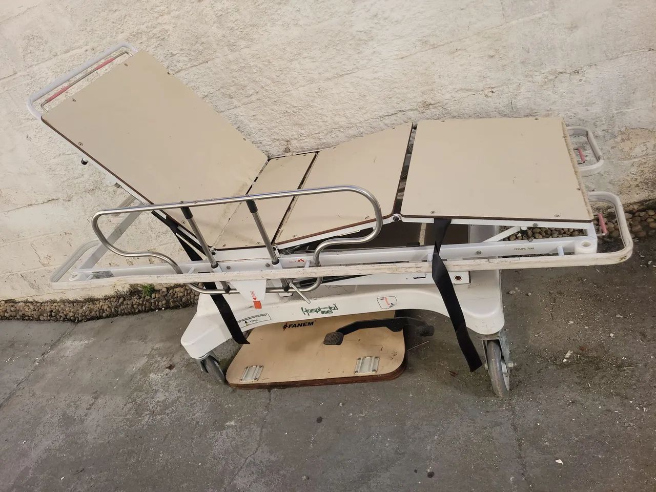Cama hospitalar Hidráulica Com grades de segurança 