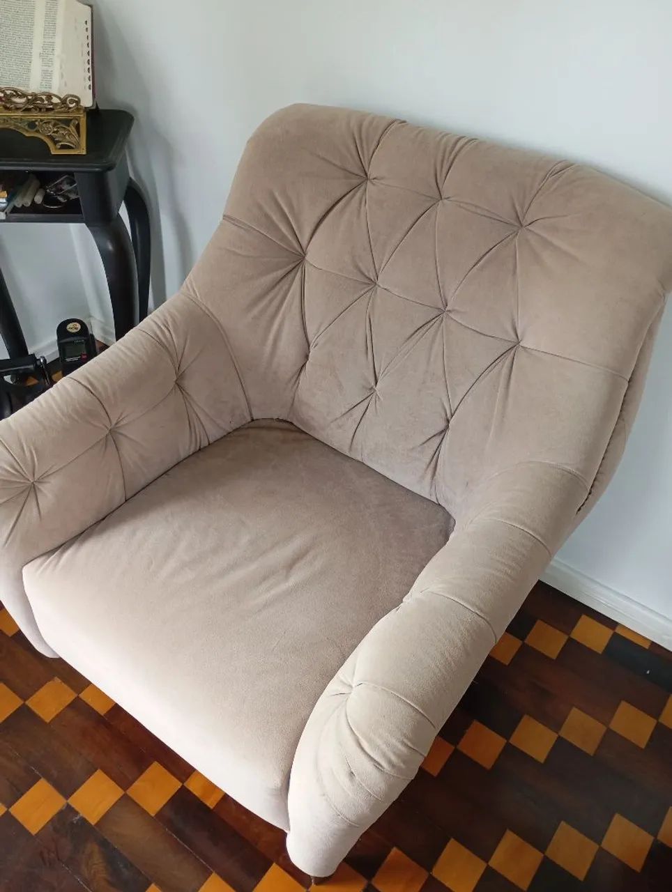 Poltrona estofada clássica