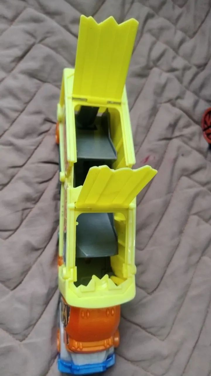 Caminhão batida e carro hot Wheels  - Foto 5