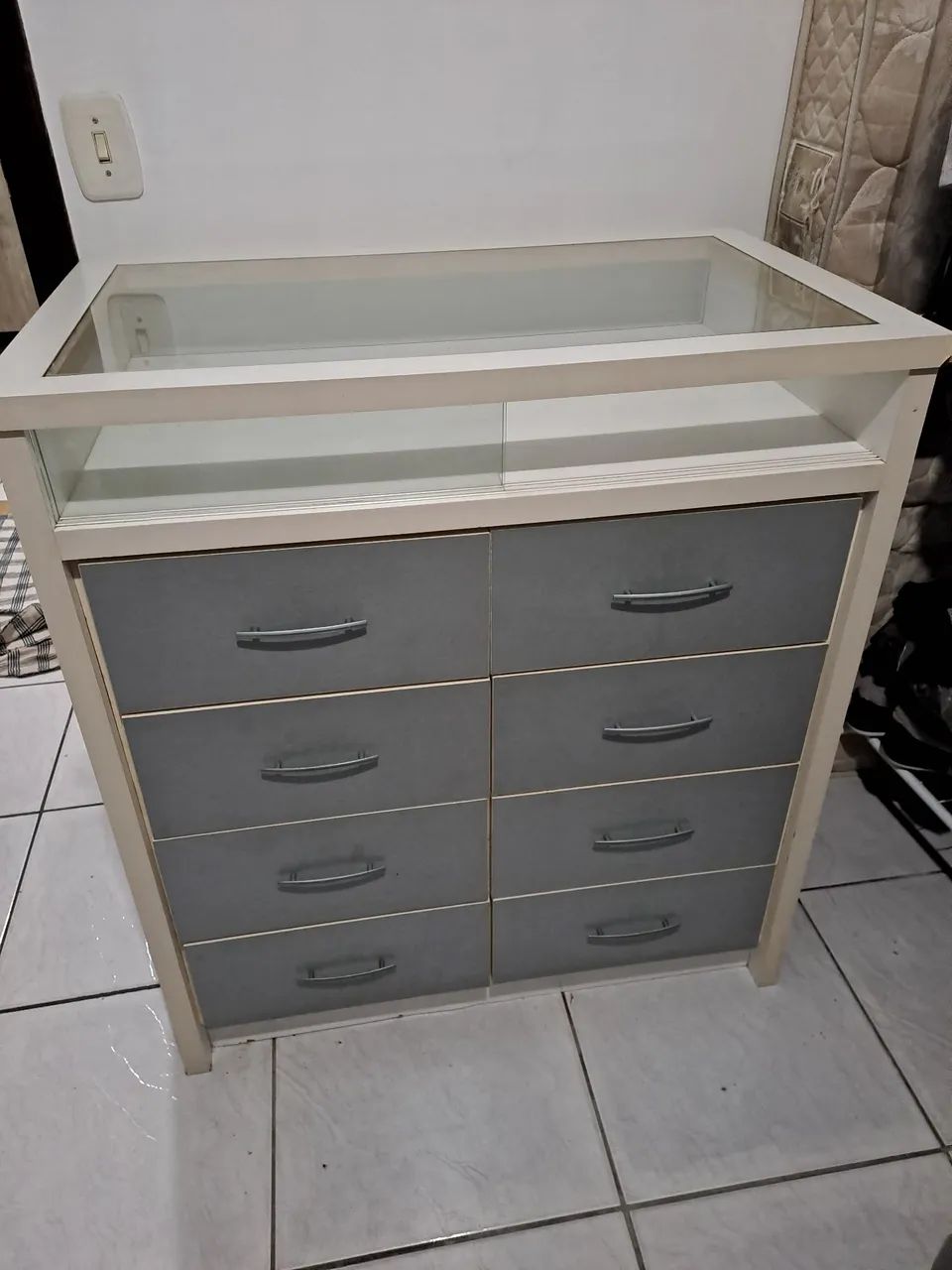 Vendo balcão 8 gavetas com expositor - Foto 3