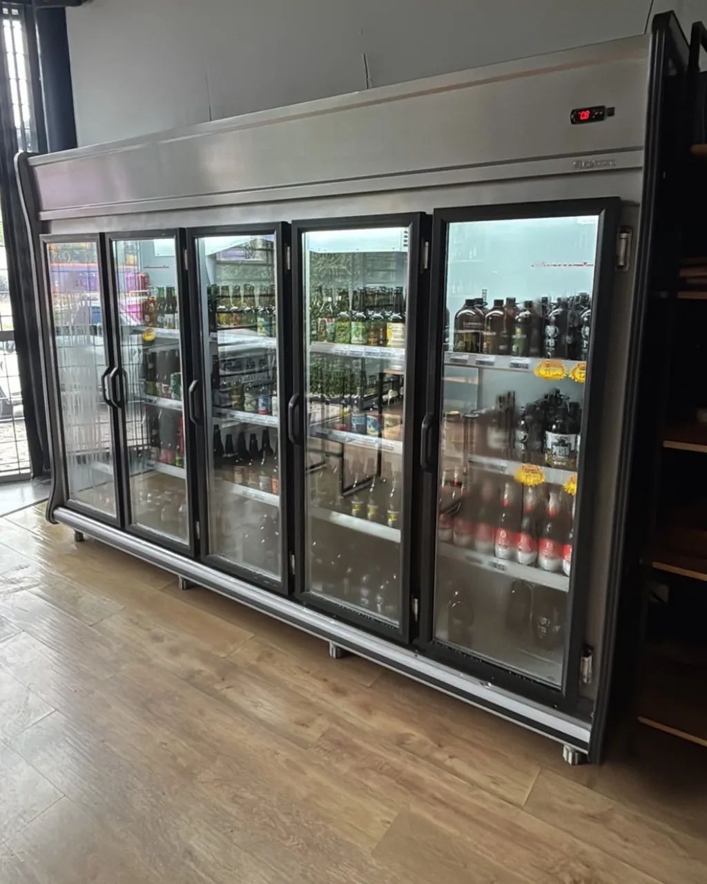 EXPOSITOR REFRIGERADO GELOPAR - 5 PORTAS