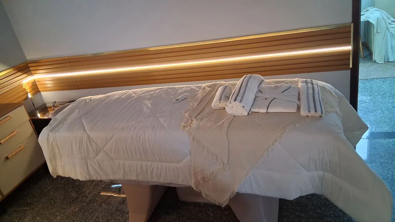 Vende-se maca completa com cadeira, escadinha e rolo 