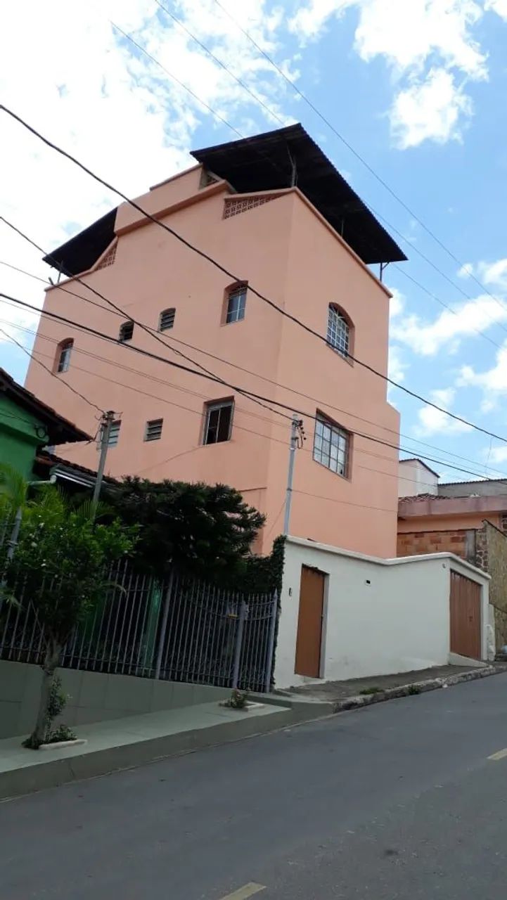 Prédio com 3 andares, cobertura e quintal - Centro de Bom Jesus do Amparo/MG - Foto 2