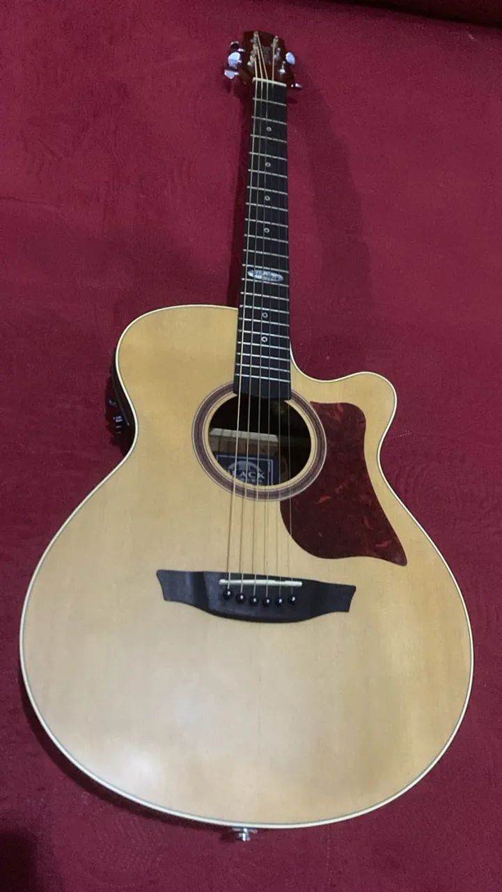 Vendo violão tá novo 