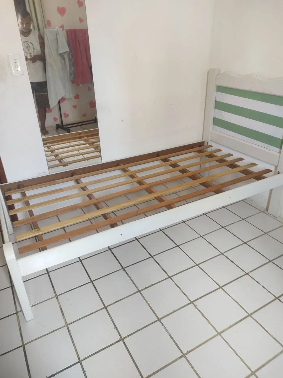 Linda cama em MDF branca 