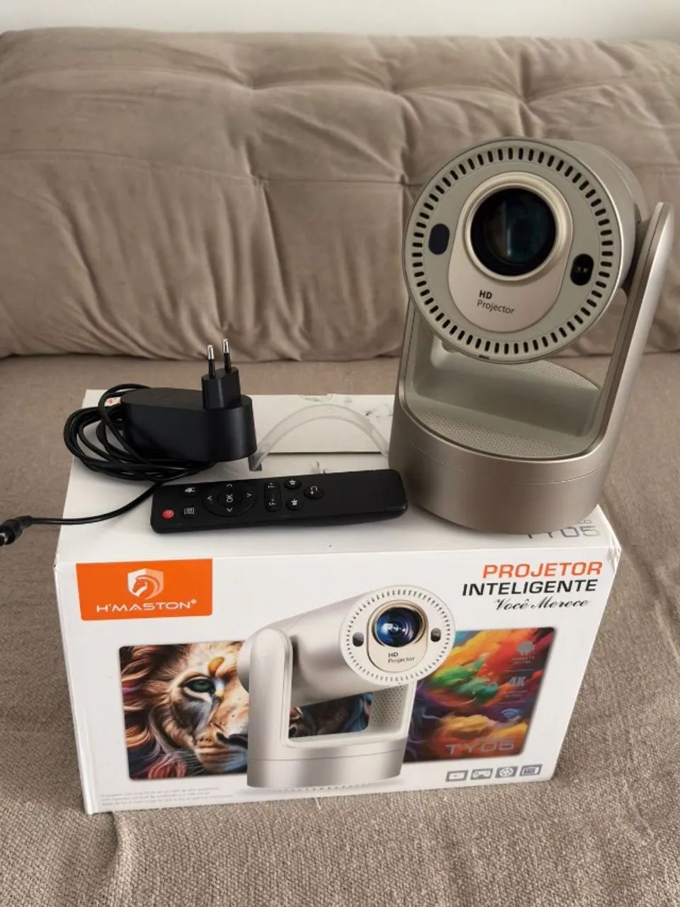 Projetor Portátil H'maston TY05-Foco Automático/Bateria Interna semi novo Menos de 3 meses