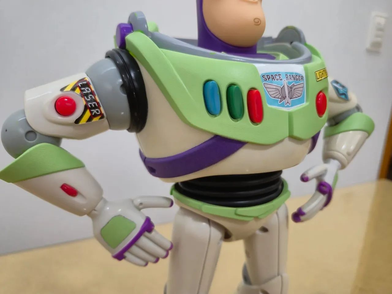 Buzz Lightyear (golpe karatê) - Disney/Pixar - Foto 5