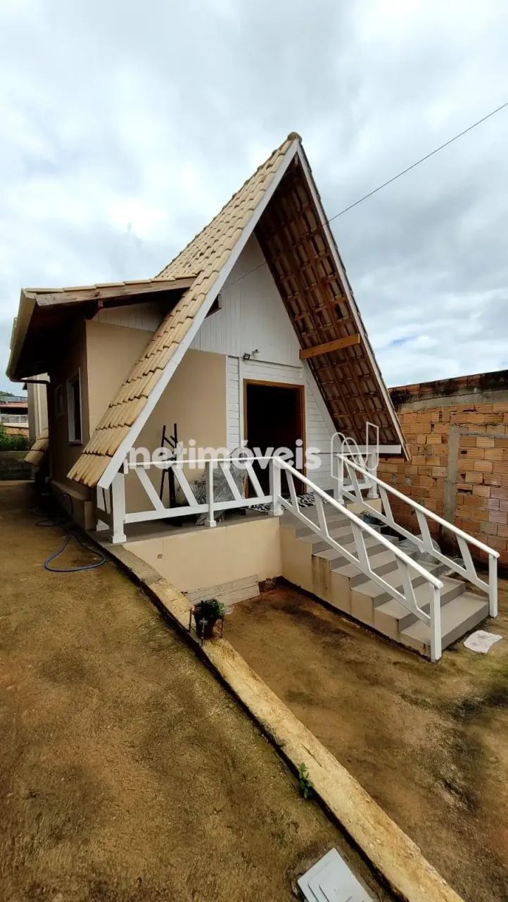 Casa aconchegante com 2 quartos à venda no Trevo!