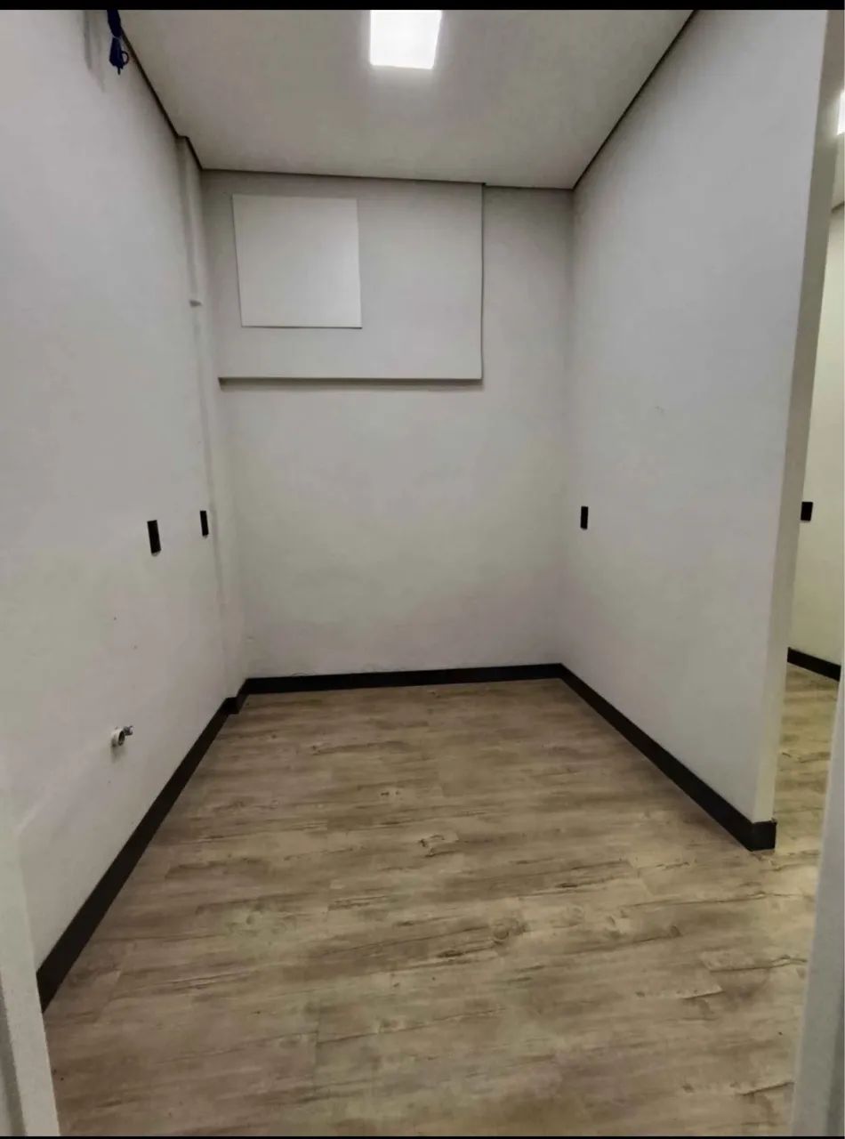 Aluga-se sala comercial no centro de Jaraguá do Sul