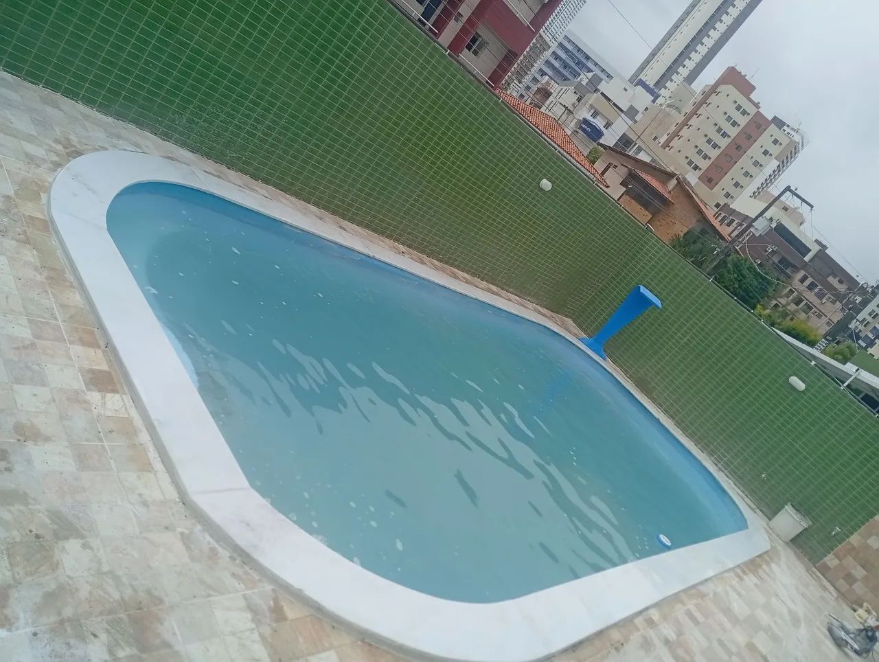 Borda de piscina em mármore branco acetinado  - Foto 2