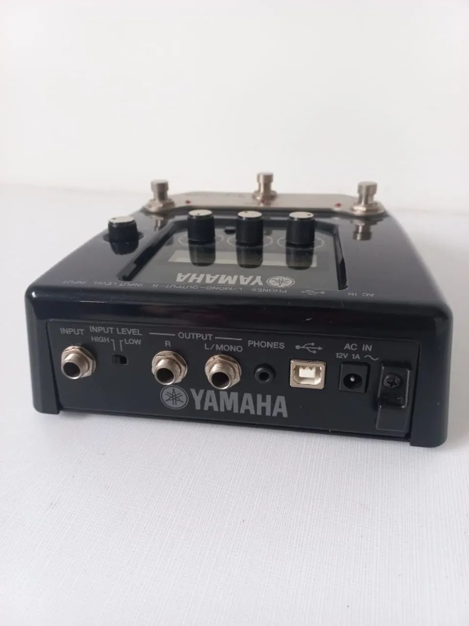 Yamaha Magicstomp para baixo e violão com fontes - Foto 4