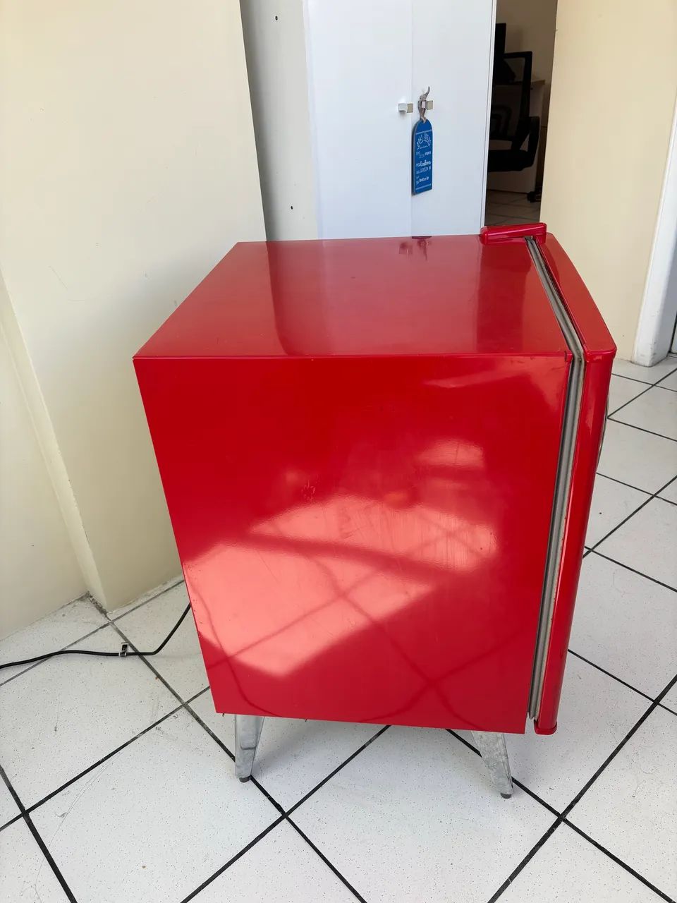 Frigobar Brastemp Retrô 76L Vermelho 220V - Classic Red - Foto 5