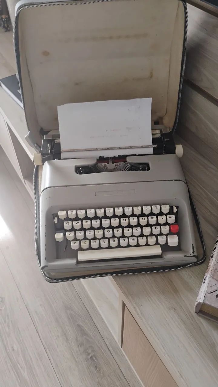 Máquina escrever Olivetti lettera 