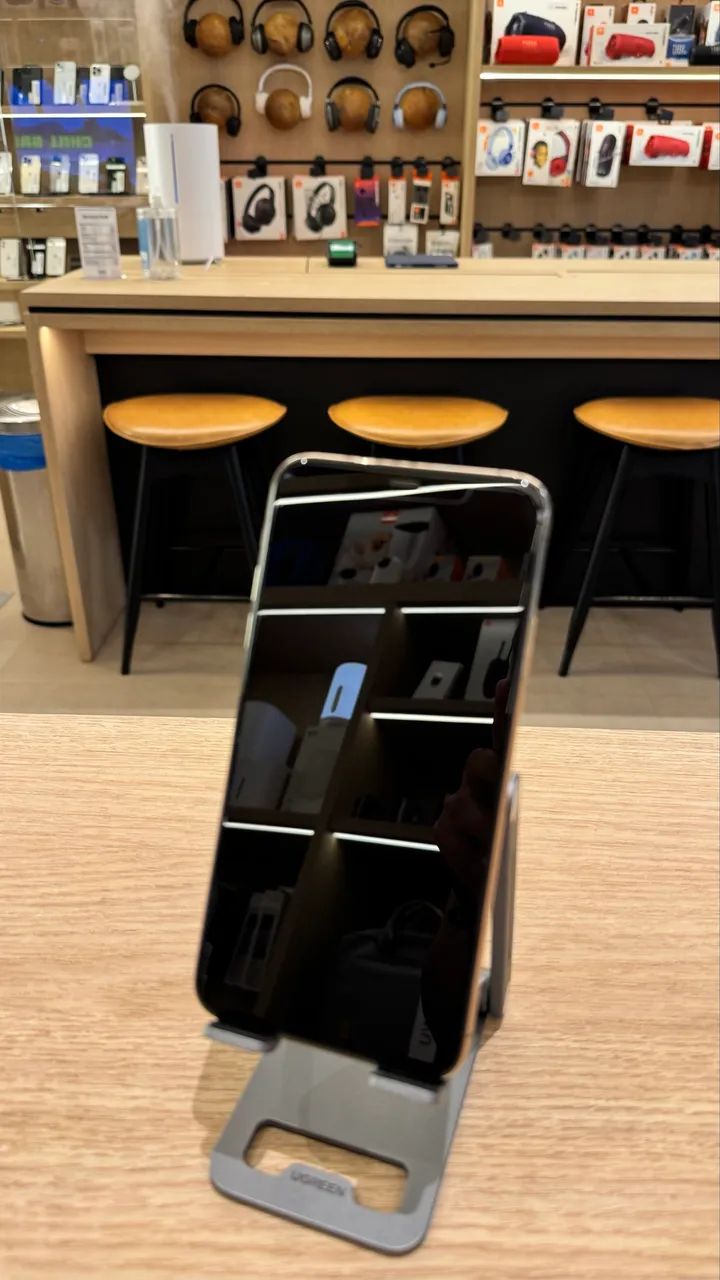 iPhone 11 Pro Max 64GB Dourado - Seminovo  - Foto 2