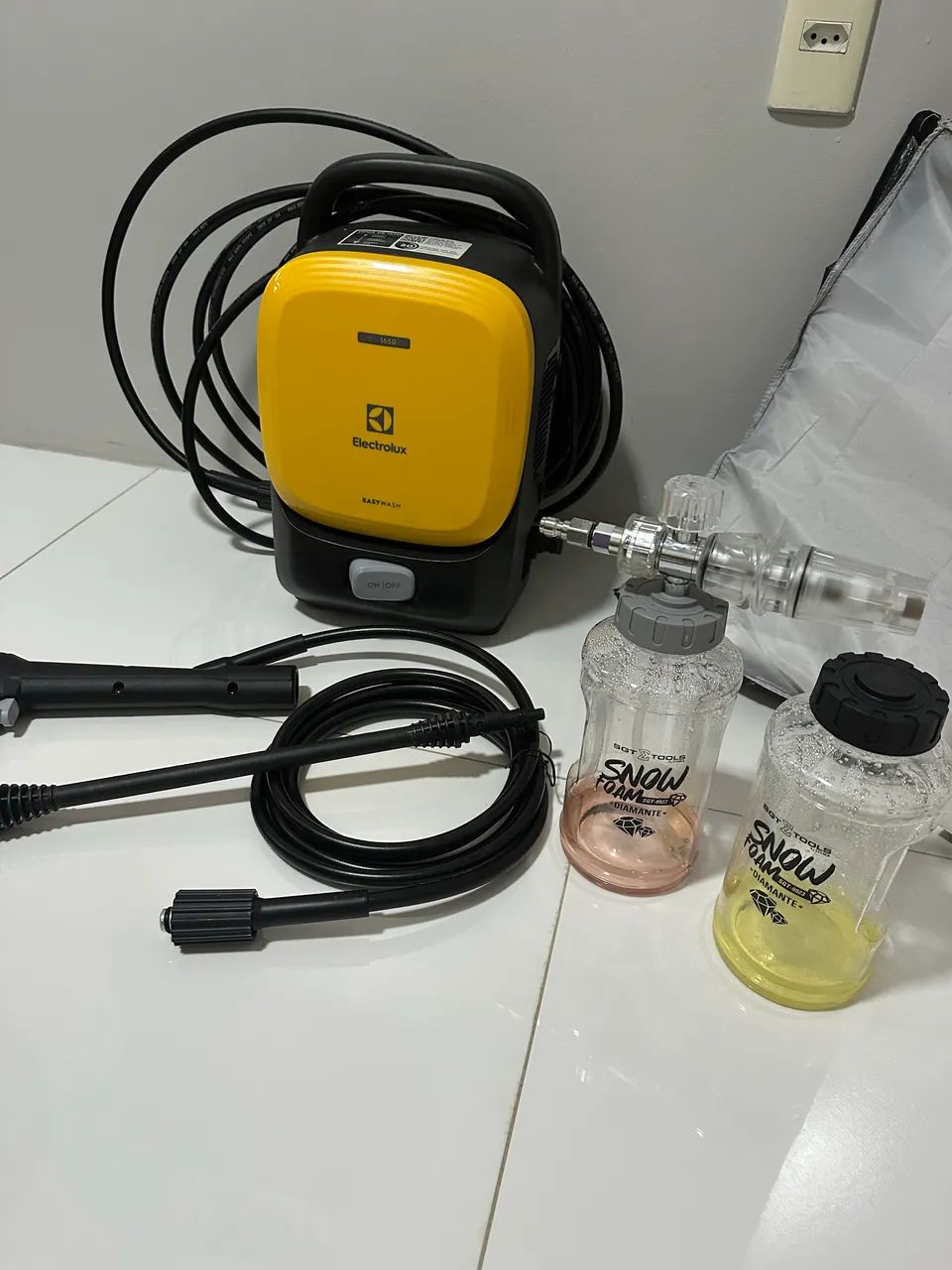 Lavadora de alta pressão eletrolux e acessórios - Foto 2