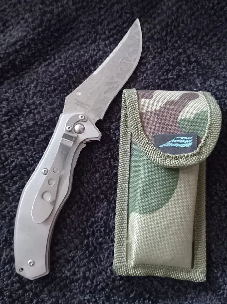 Canivete para pescaria com bainha camuflada