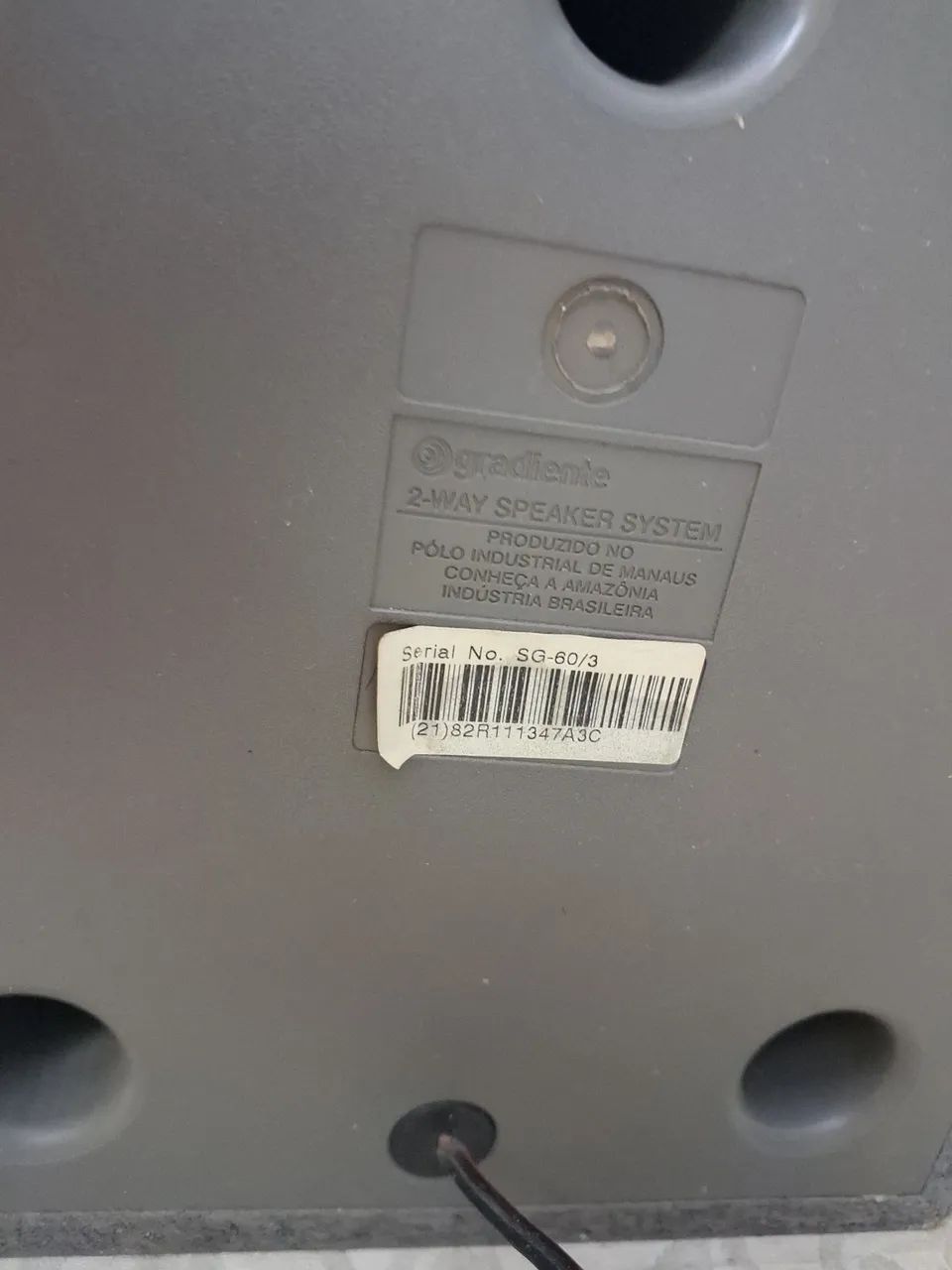 Caixa de som  1 gradiente e 1 cce  funcionando  - Foto 3