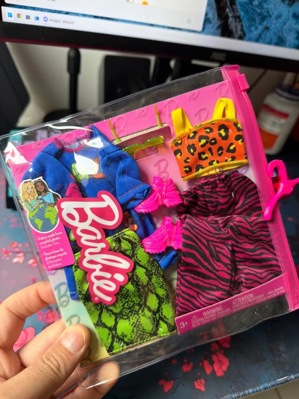 Boneca Barbie roupas lacrado 