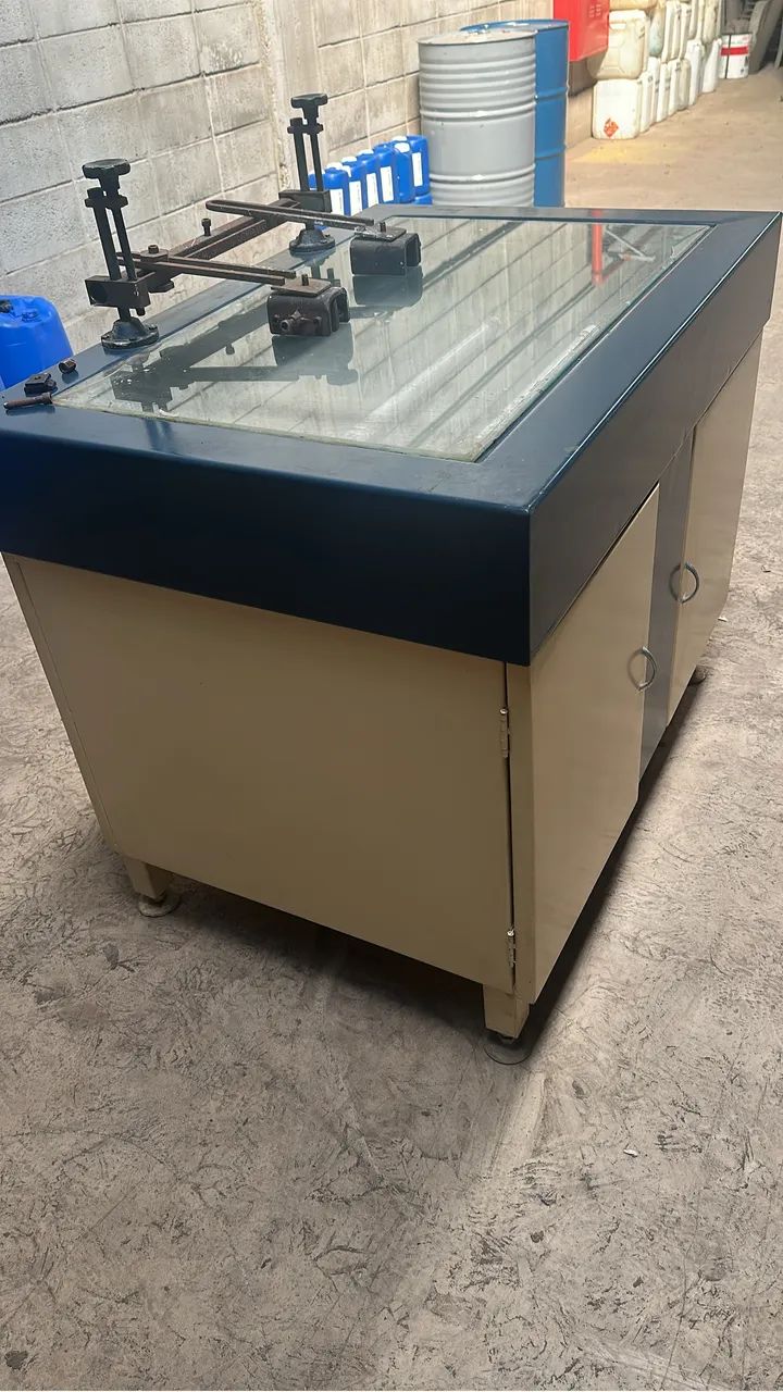 Mesa para serigrafia em aço completa com armário  - Foto 4