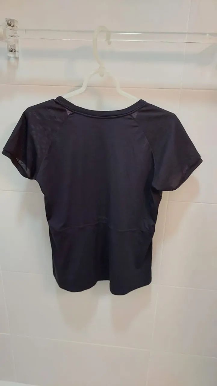 Blusa Feminina Track Filo.Tamanho M.Novissima.Busro 59cm;Alrura62cm. - Foto 2