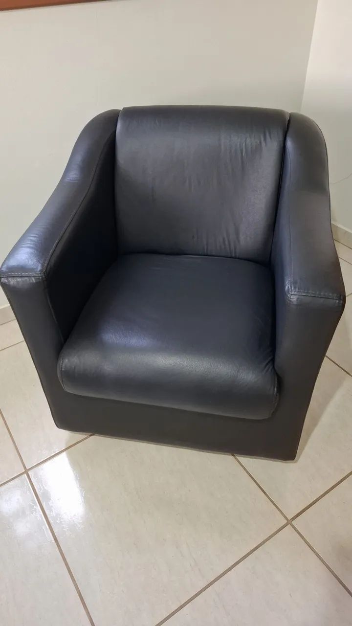 Vende-se Poltrona de Corino Preta