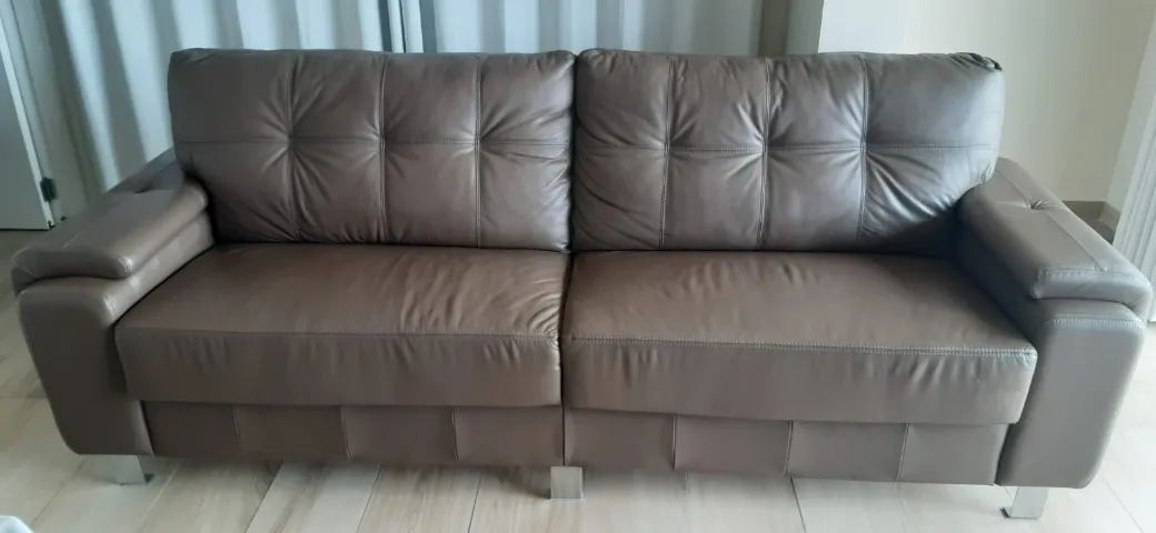 Sofá em Couro Legítimo