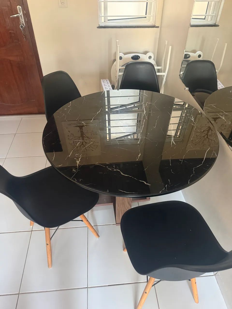 Mesa Com 4 Cadeiras 