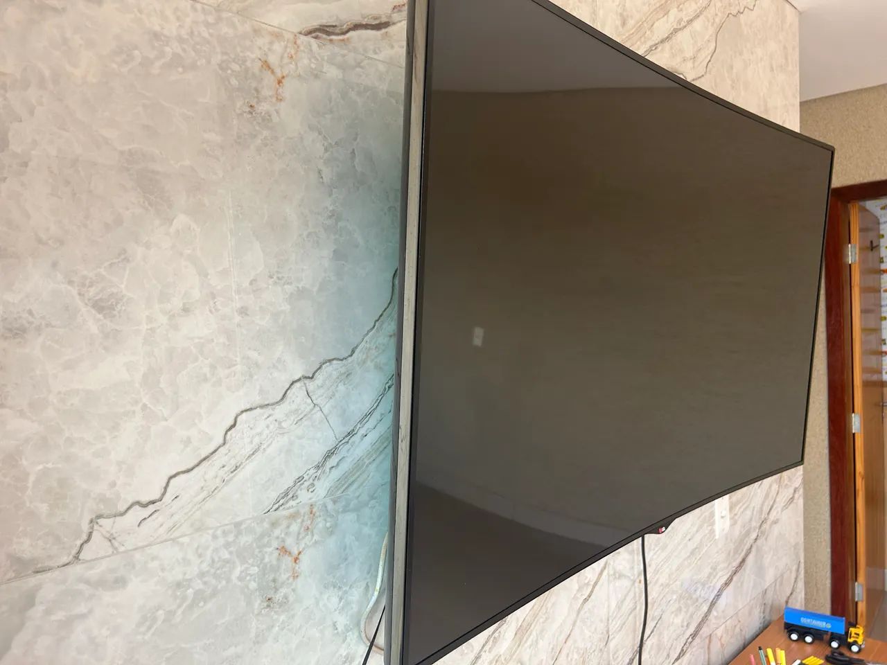 Vende-se Tv LG tela curva smarth 65 polegadas  - Foto 2