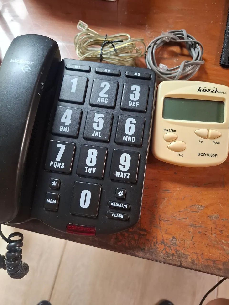 Telefo e com fio fixo e bina