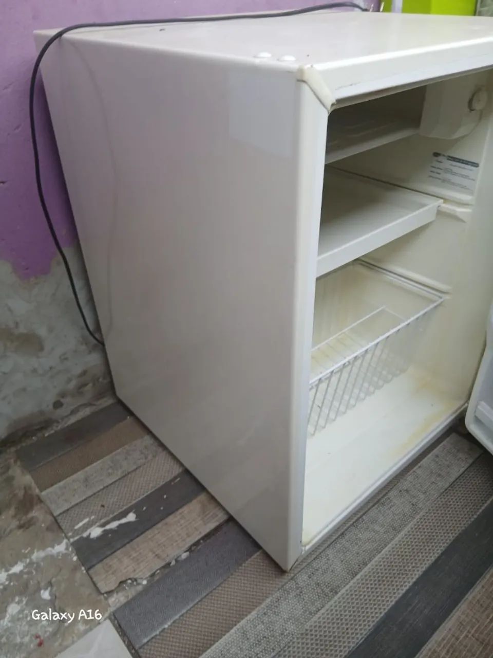Frigobar,  funcionando perfeitamente.  Gela super bem - Foto 2