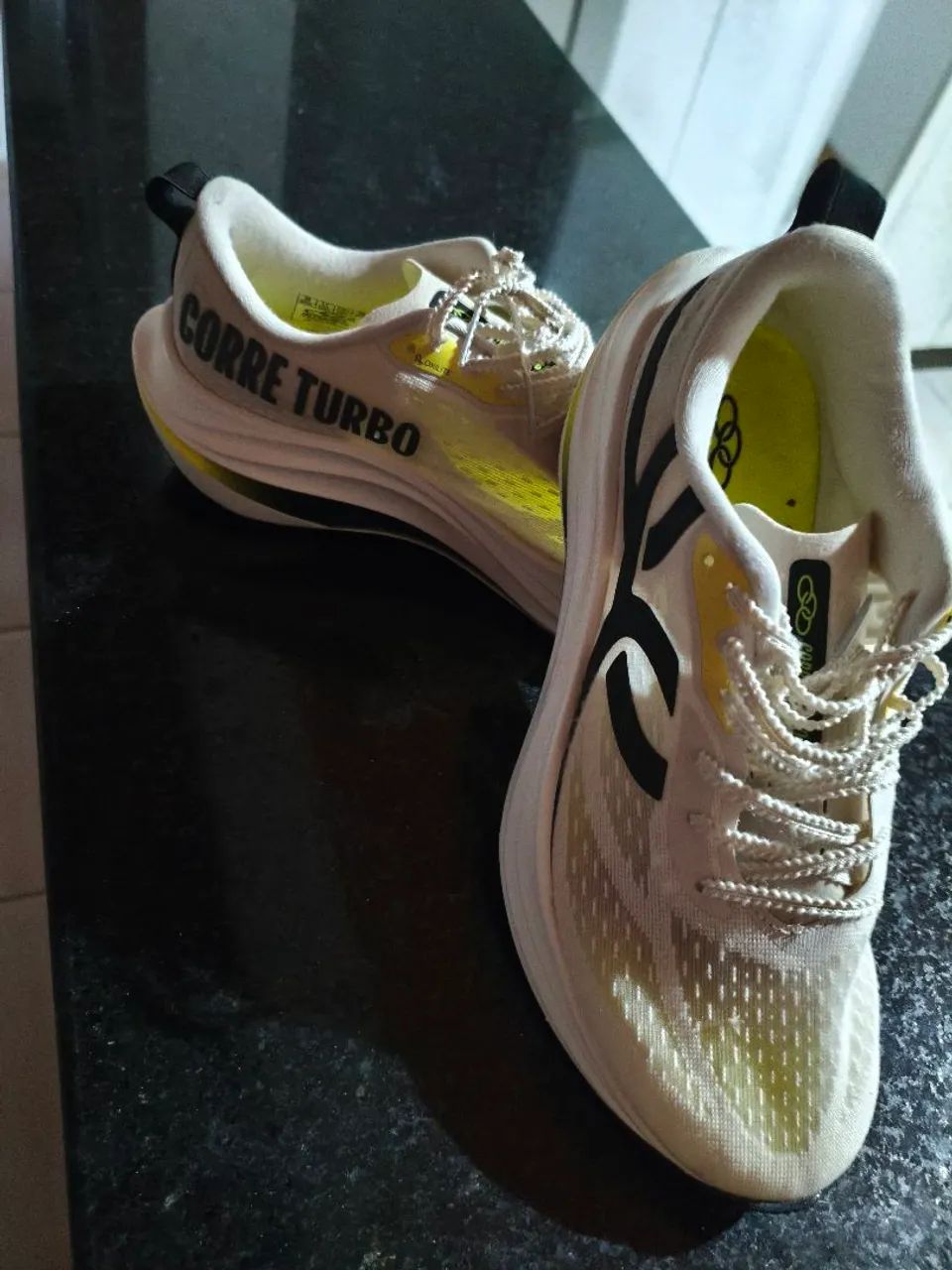 Tênis Corre turbo