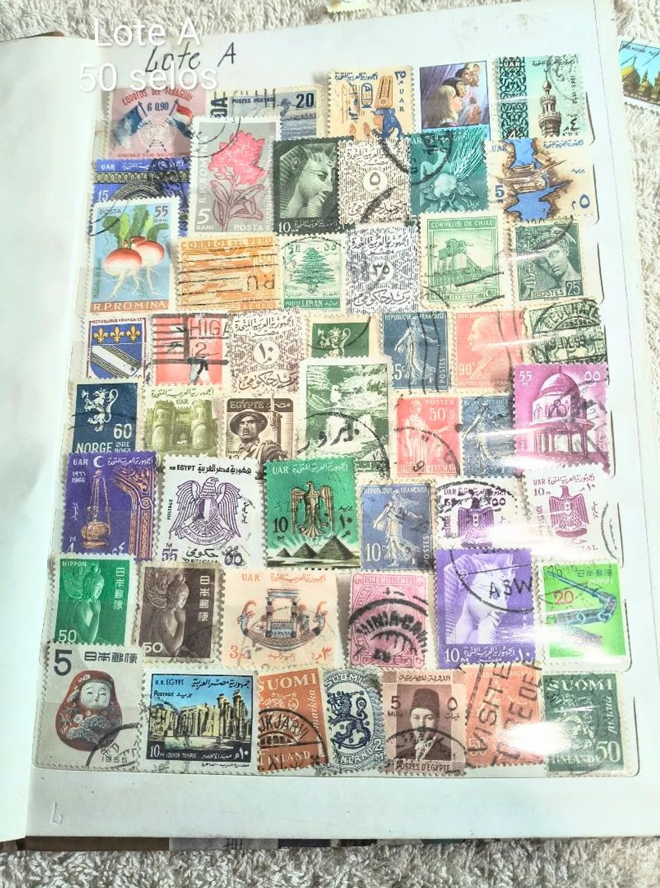 Lote com 50 selos antigos internacionais 