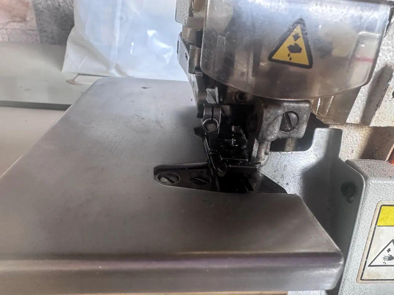 Máquina de costura overloque 